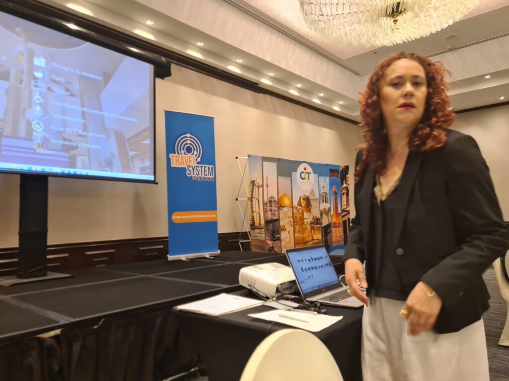 Karina Alarcon Directora AMEVH